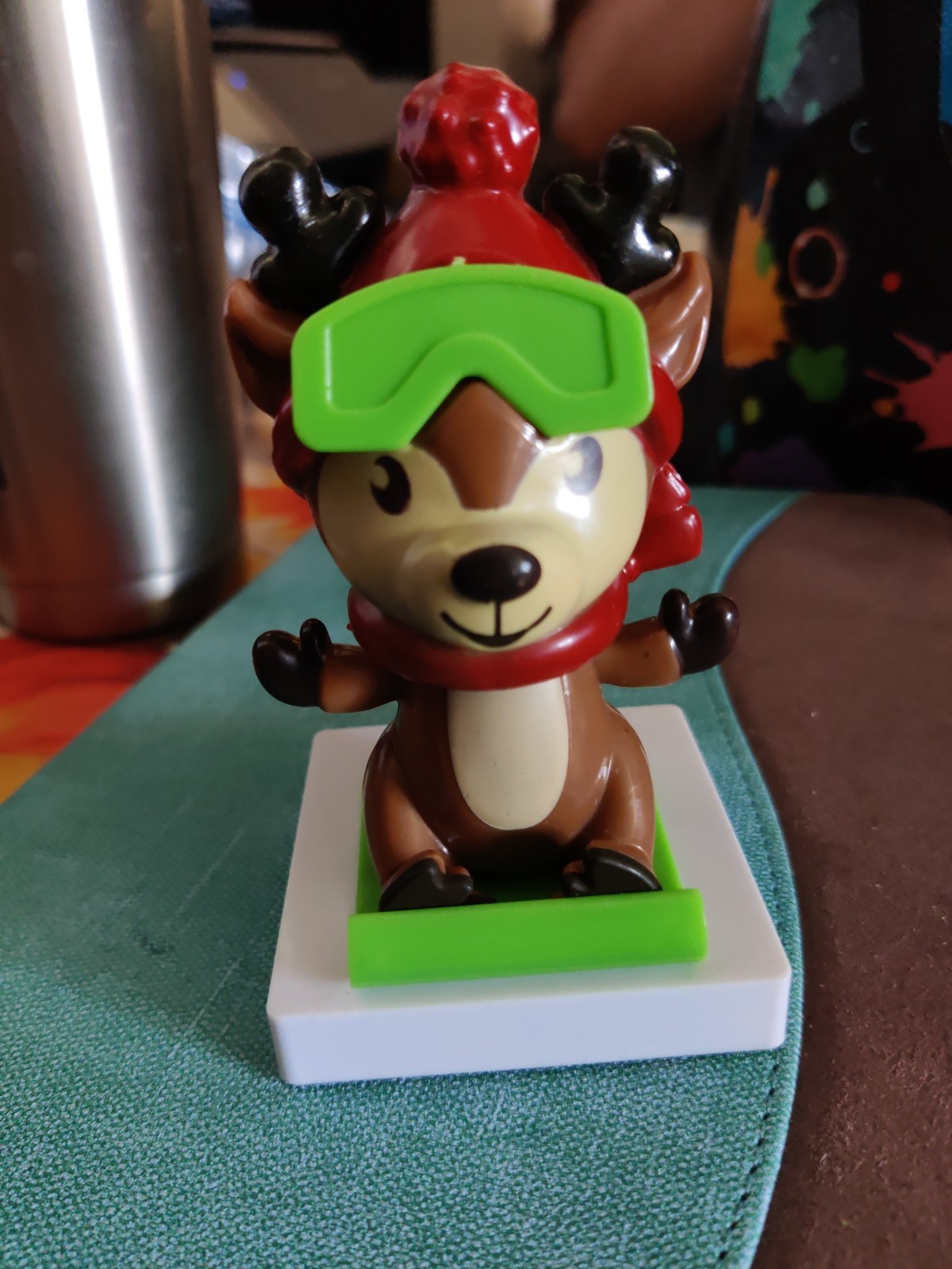 Dancing Reindeer Bobble Head/Moving Head with Ski Glasses 