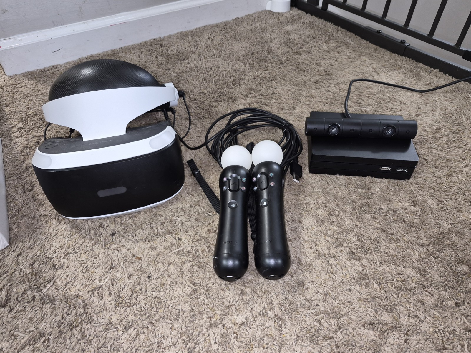 Sony PlayStation VR CUH-ZVR2 Corded Headset and Motion Controller Set