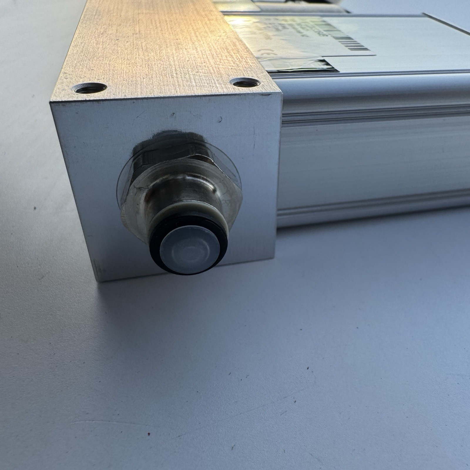 Bronkhorst THE-002F Mani-Flow Mass Flow Controller 200 ml/min N2 24V