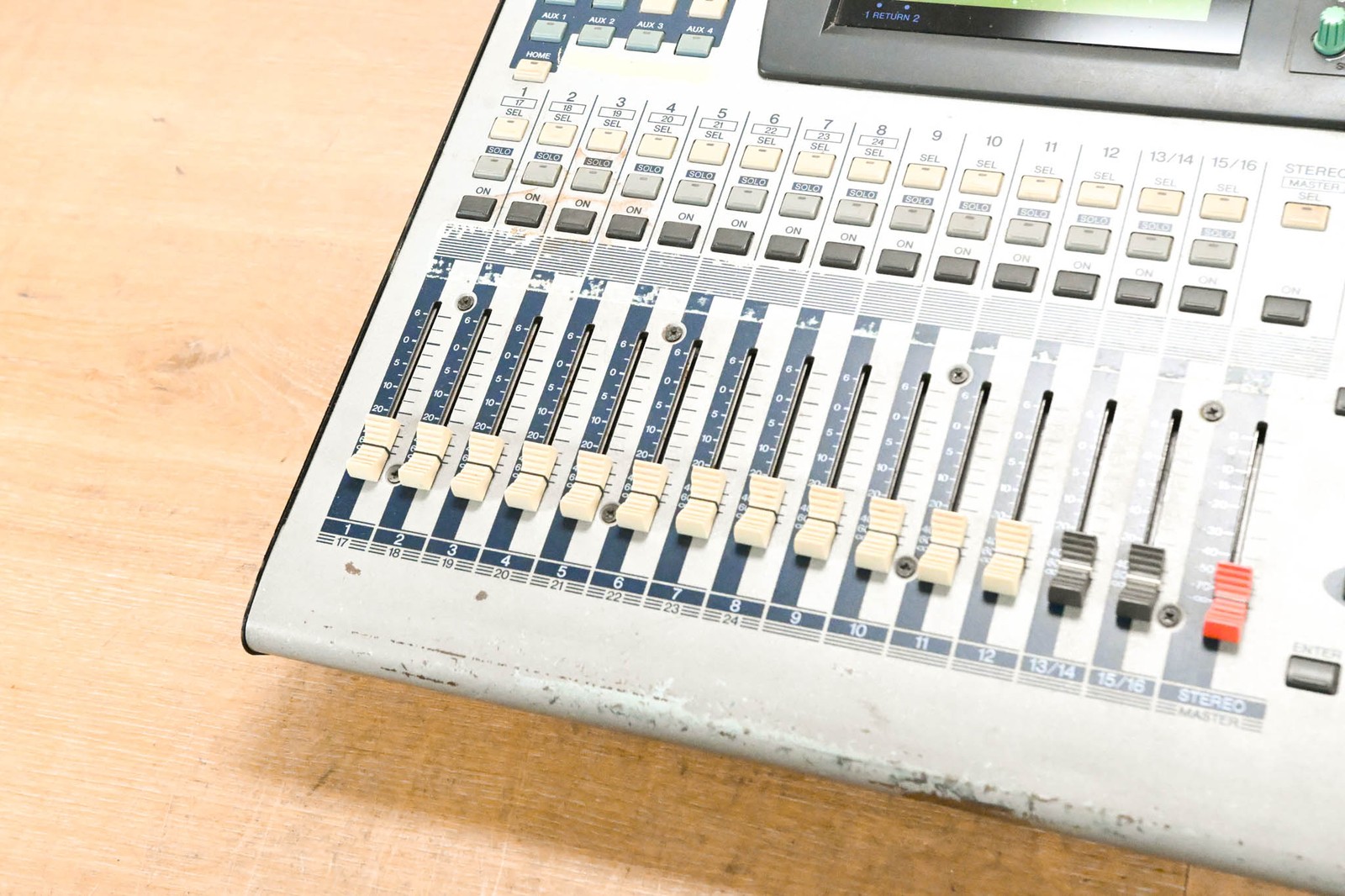 Yamaha 01V 16-Channel Digital Audio Console CG013HQ