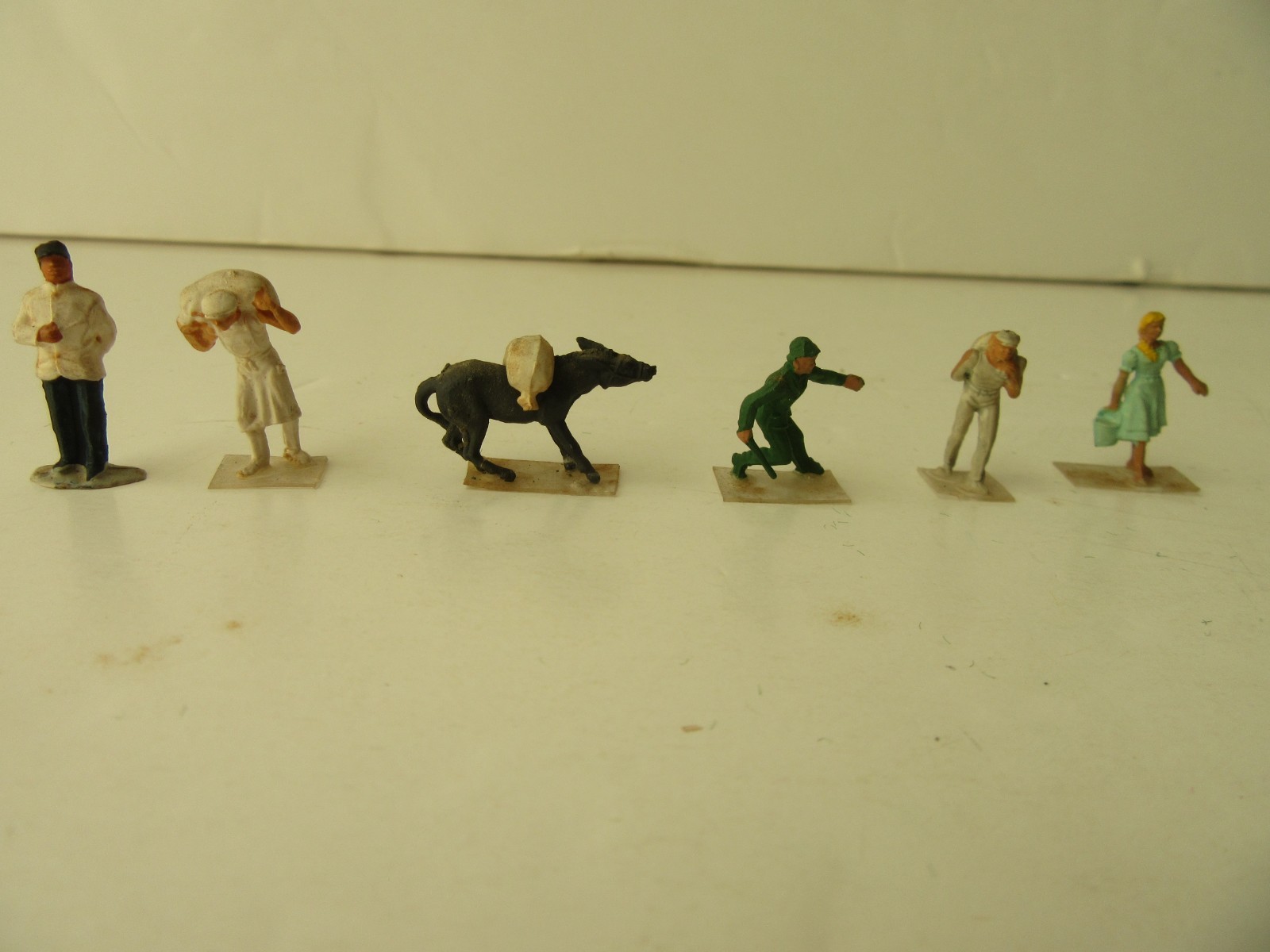 Preiser HO Scale Men with Sacks 5 + 1 Donkey - With Case - Mint Condition