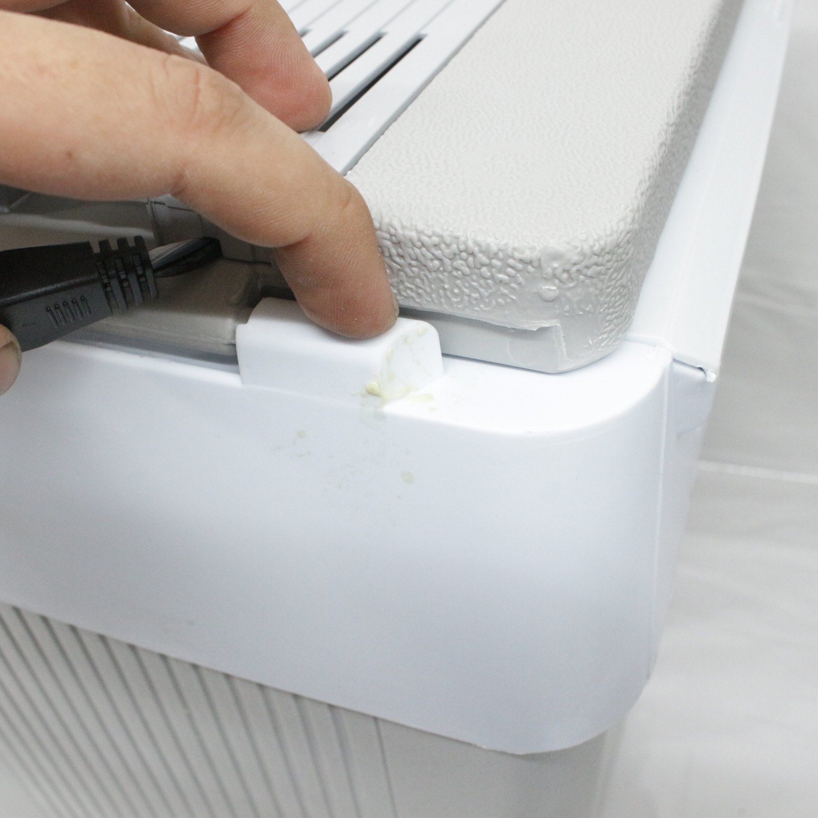 Koolatron Portable Car Cooler Warmer Iceless 12V 33 Quart 31 L White