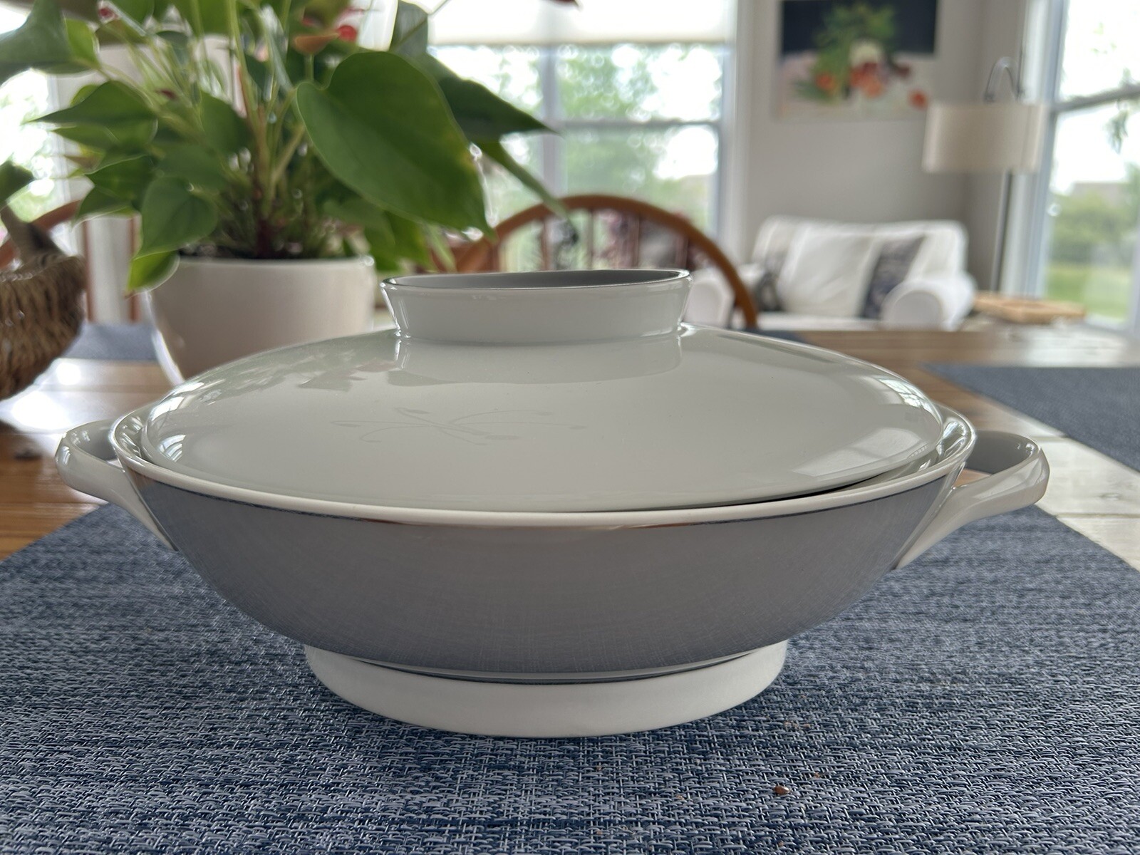 EUC- Easterling Majestic Large 10” Oval Covered Vegetable / Casserole