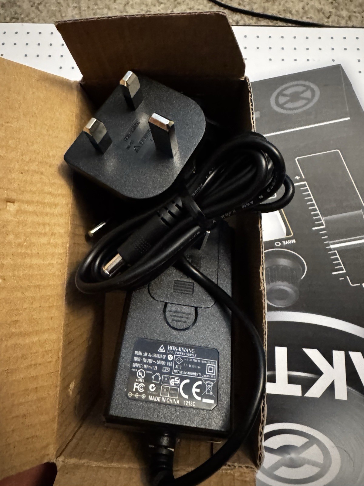 Native Instruments Traktor Kontrol S2 MK2 DJ Controller