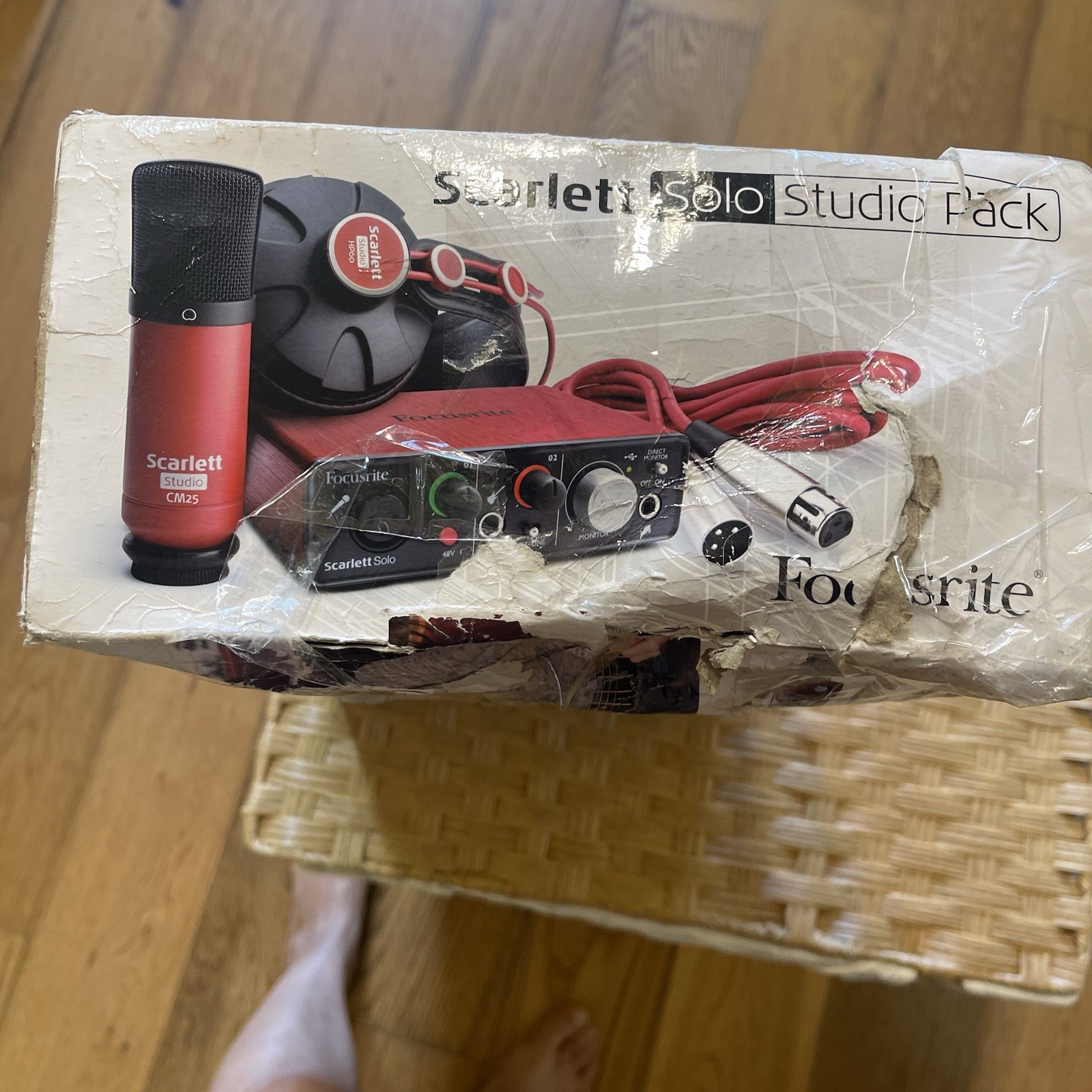 e Scarlett Solo Studio 3rd Gen - Interface + CM25 MkIII Mic + XLR Cable -