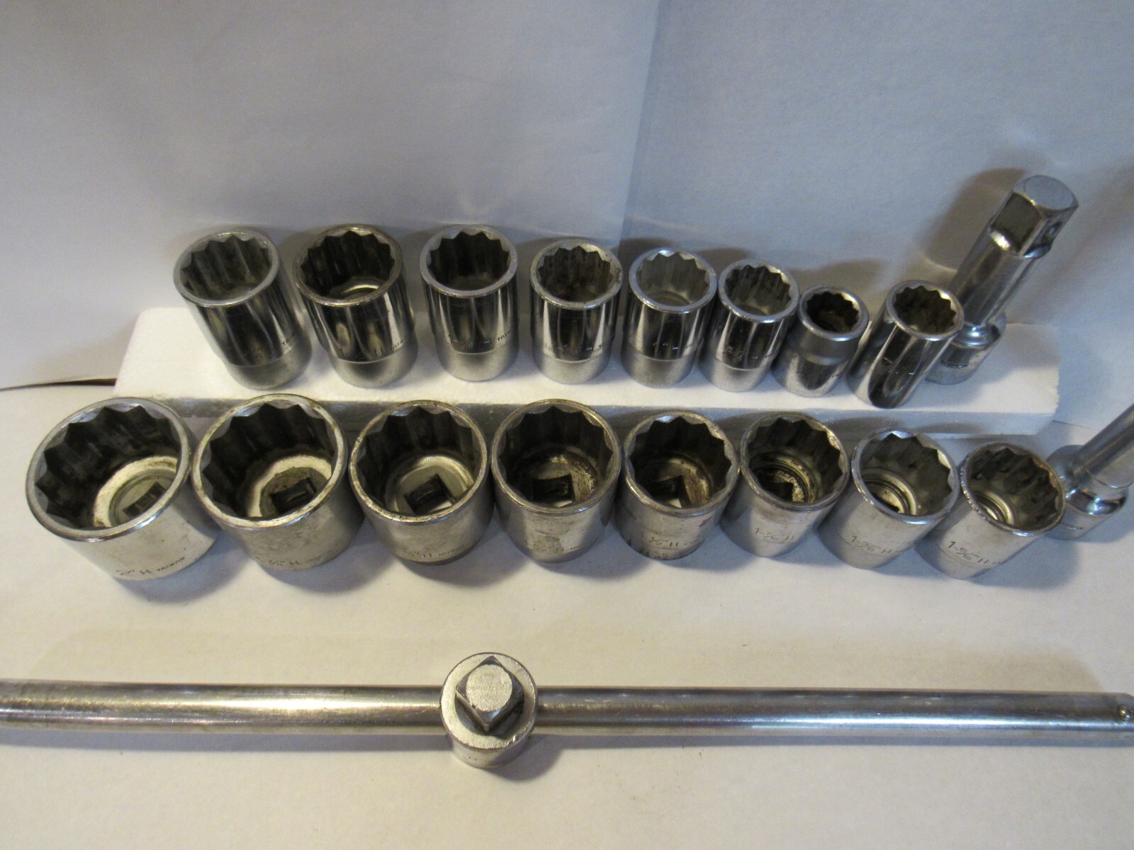 19 pc Heavy Duty SOCKET SET 2" - 3/4" Sockets /2 extenders/1 Break Bar (H67KD