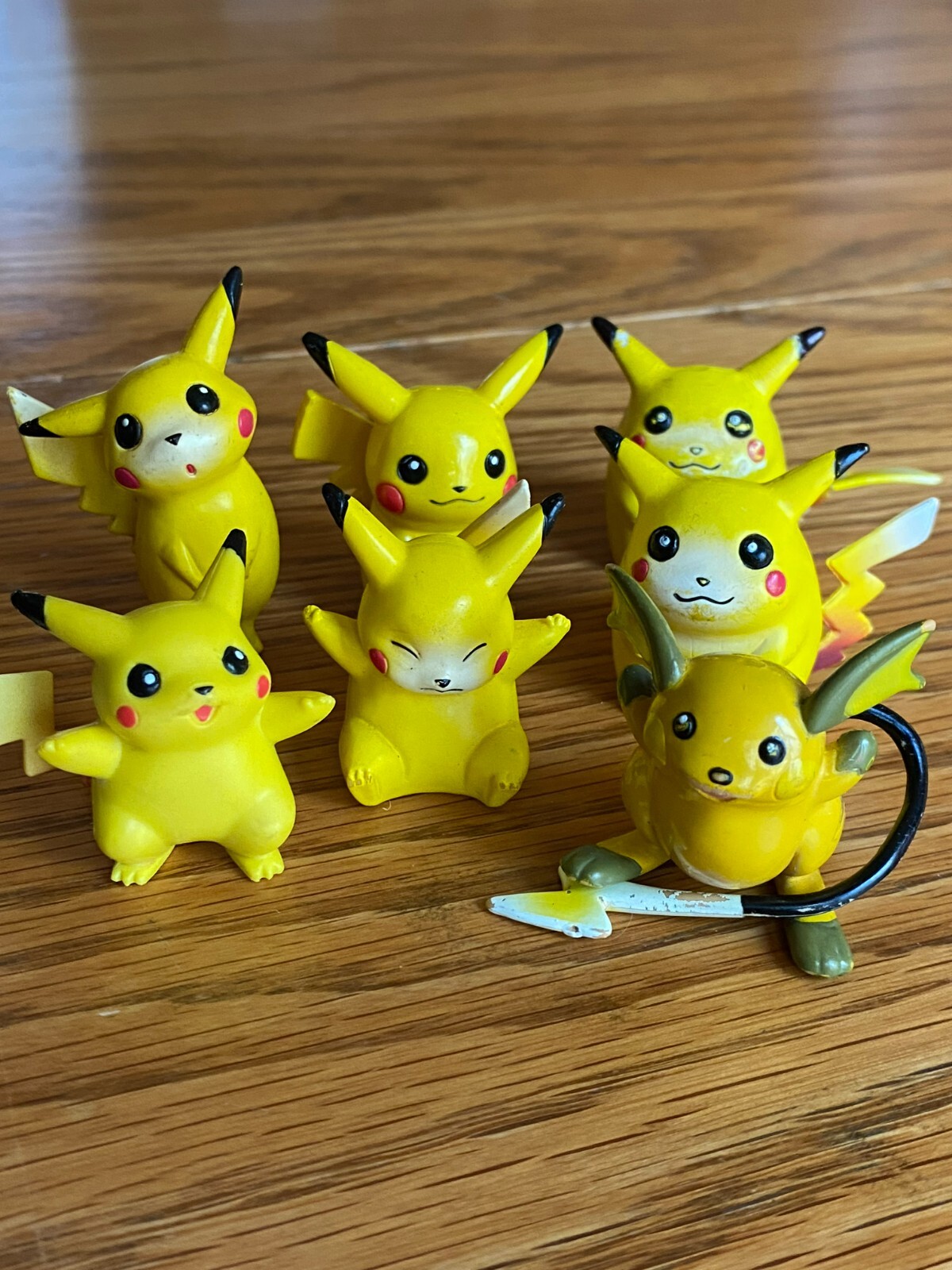 Pokémon Pikachu's & a Raichu 1999 Tomy / Use the pull down menu