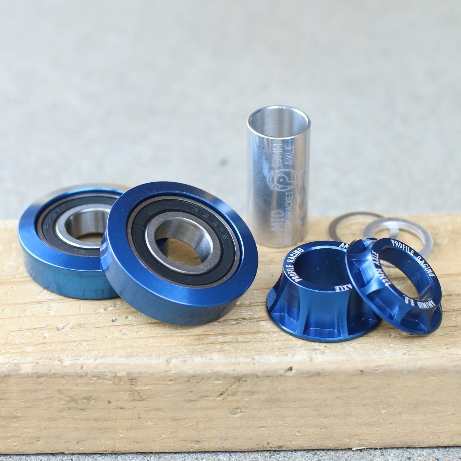 PROFILE RACING BMX AMERICAN BOTTOM BRACKET KIT BLUE 22mm SEALED BEARINGS