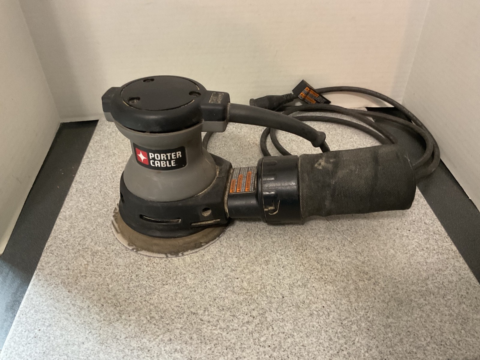 Porter Cable 382 Random Orbit Palm Sander 5" with Sawdust Catcher, Tested