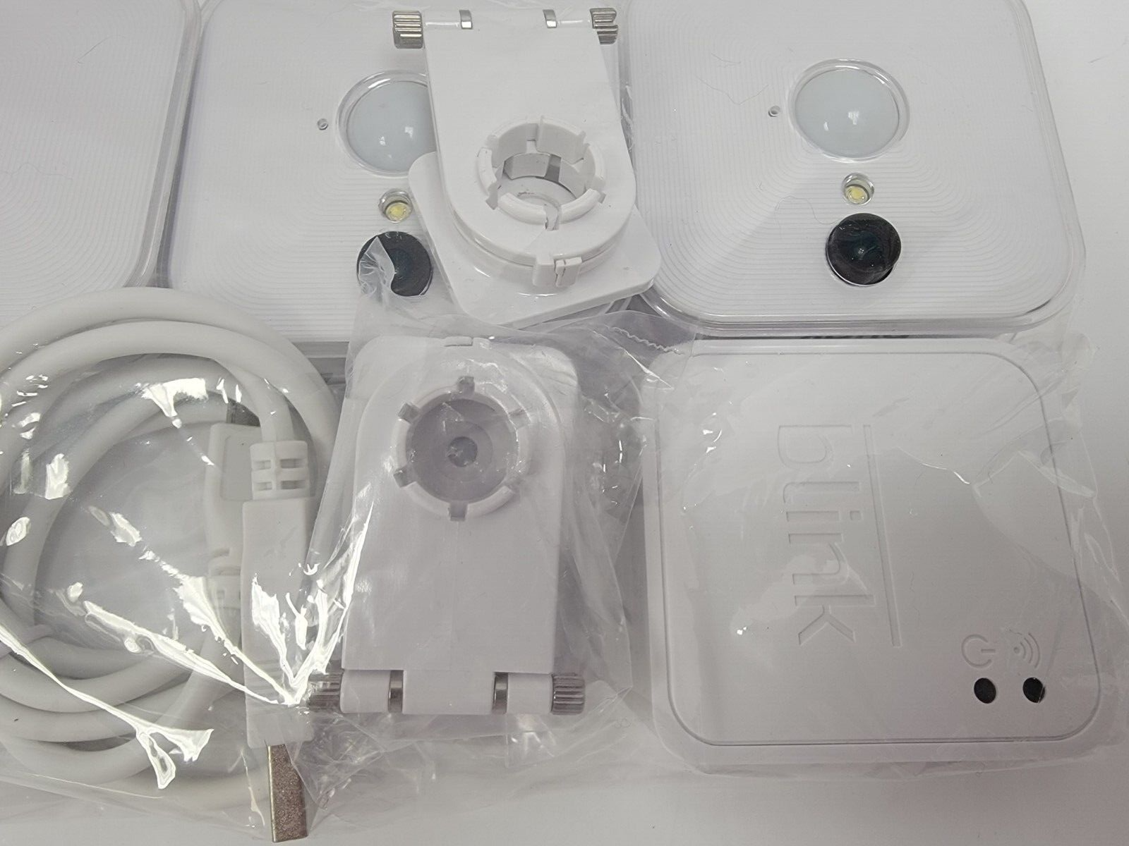 BLINK XT SMART HOME SECURITY 3 CAMERA SYSTEM For PARTS ONLY!
