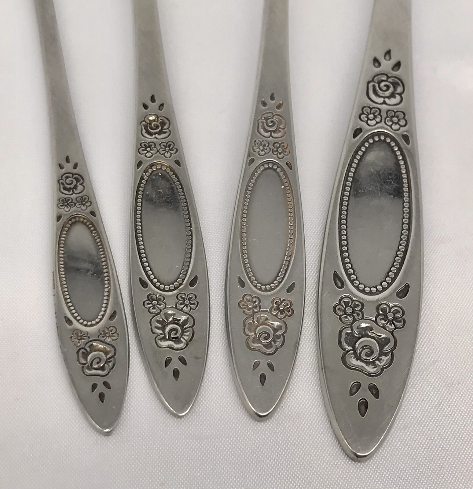 4 Piece Oneida Community Stainless Vignette Serving Lot