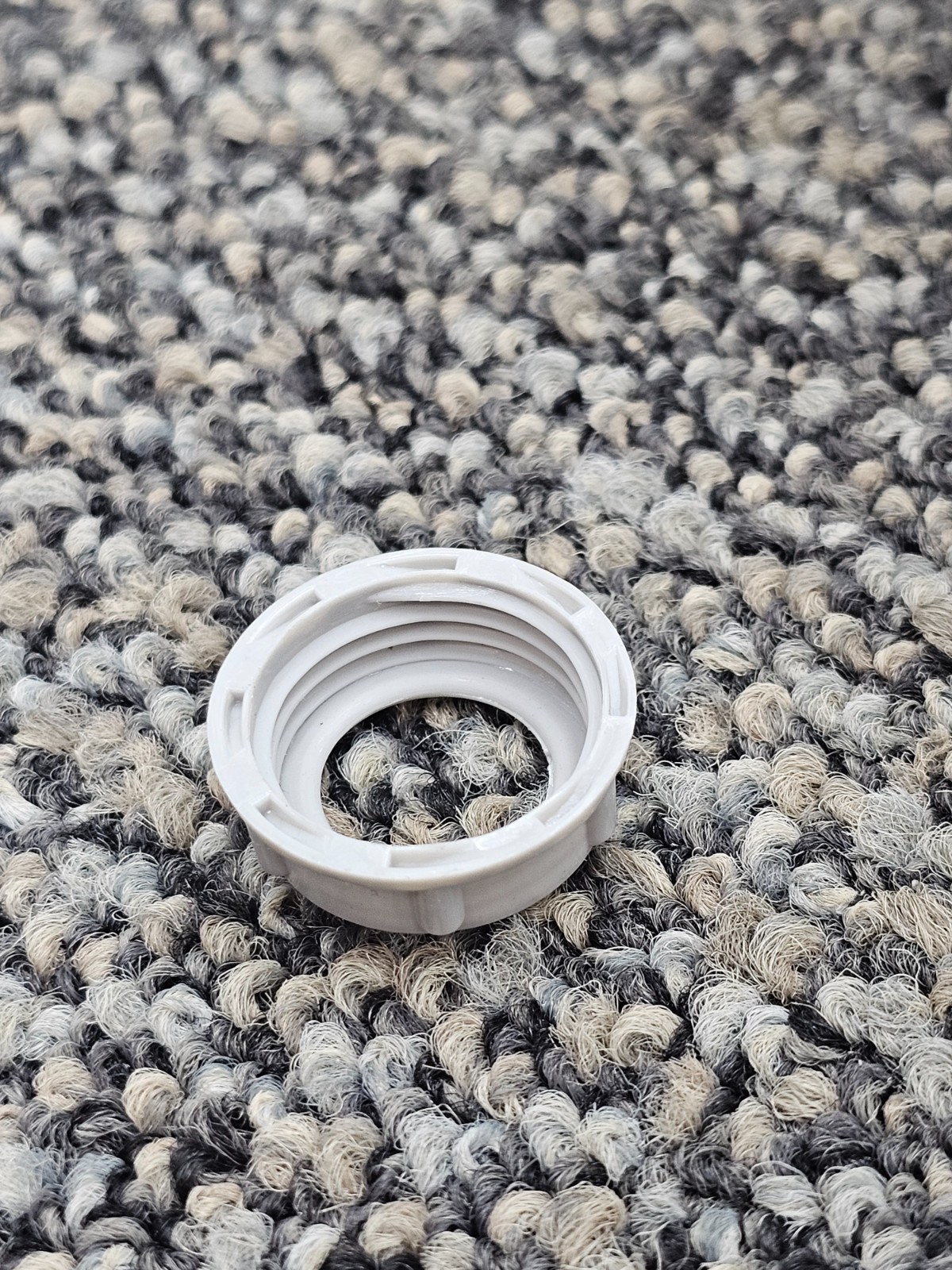 (QTY 100) Southwire 831TZ: 1/2" Insulating Plastic Conduit Bushing - Gray