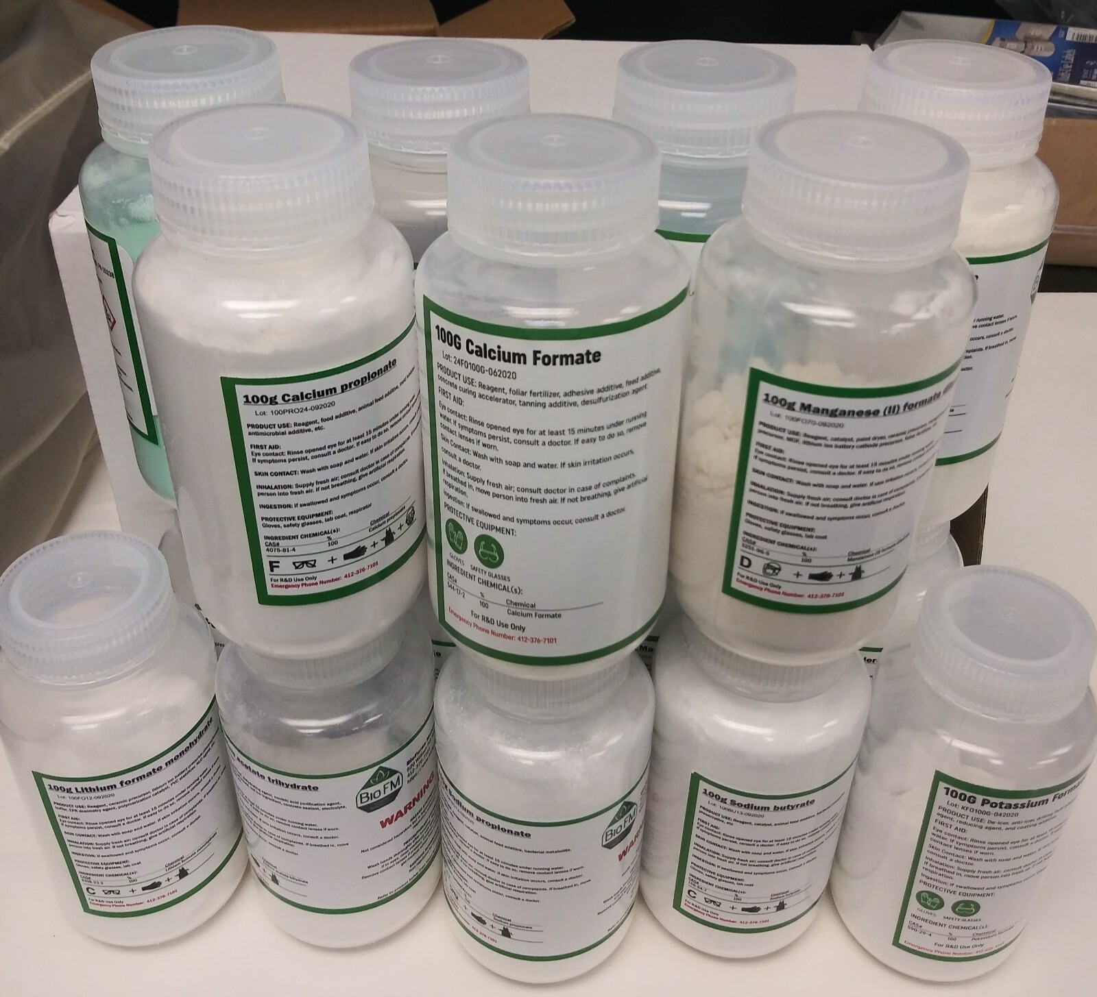 Magnesium acetate tetrahydrate