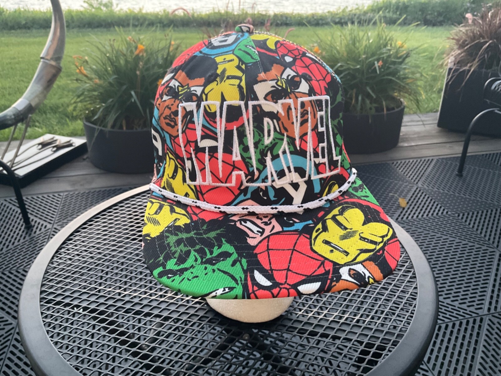Marvel white outline letters & Multiple characters Cartoon fabric Cap Snapback