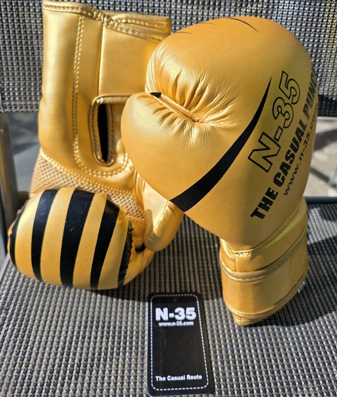 8 oz Boxing Gloves Gold Punching MMA Boxing Sparring NEW Glove Muay Thai N-35