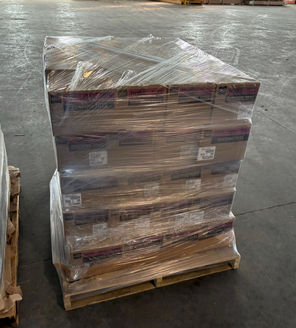 WE BUY AND SELL PALLETS, MESSAGE US