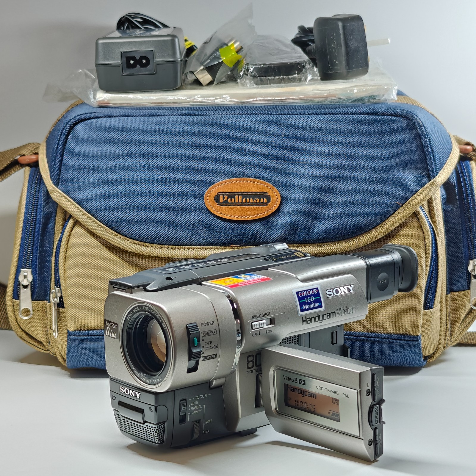 Sony Handycam CCD-TRV48E Video8 XR Camcorder 20x Zoom NightShot + Charger & Bag