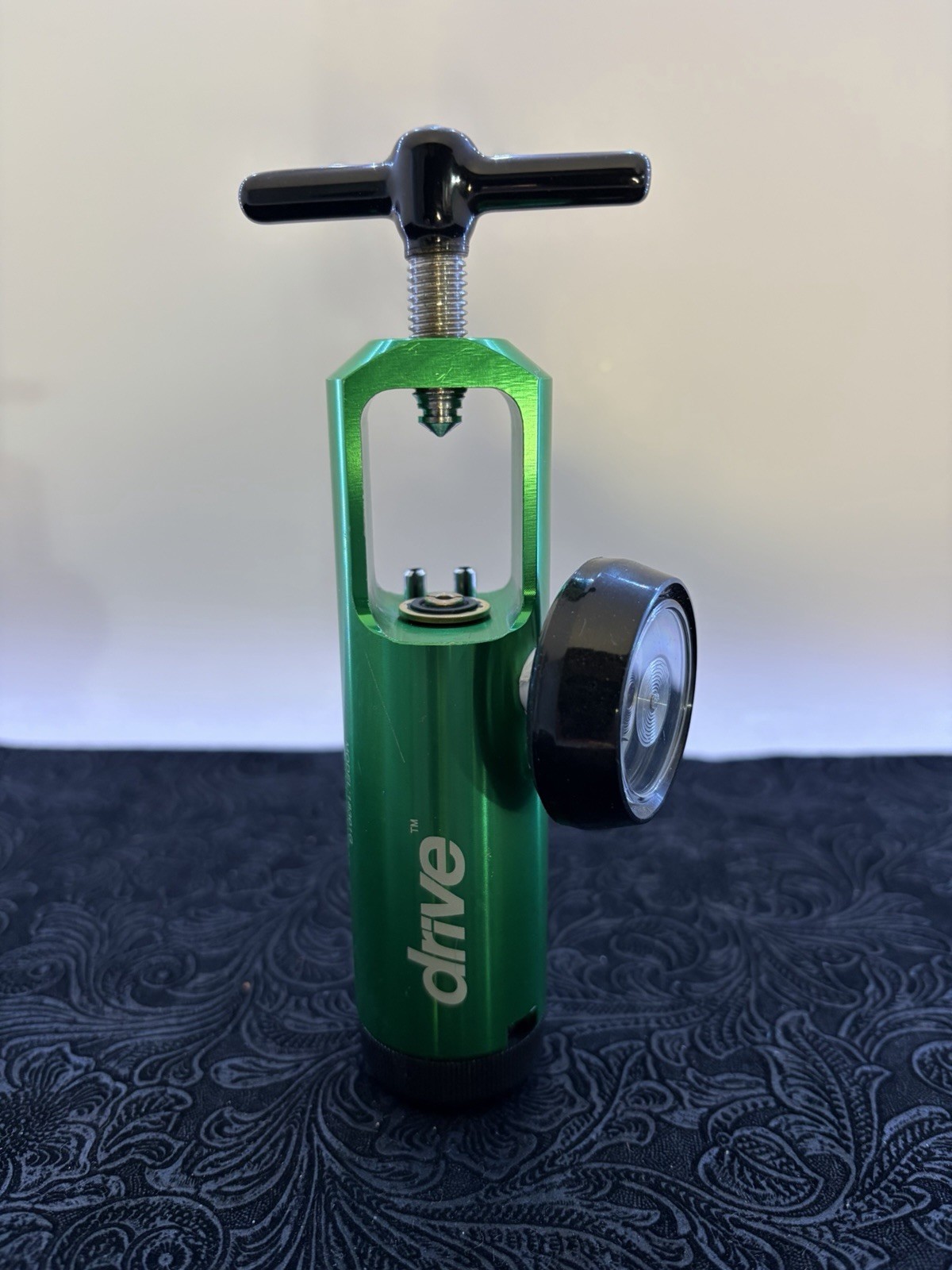 DRIVE OXYGEN TANK REGULATOR USED MODEL 18301G FLOW RATE 0-8 lpm