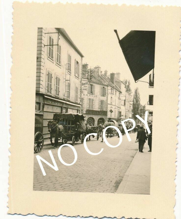 Photo WK2 France Melun 1940 City Center Carriages, Horses & Civilians C1.34