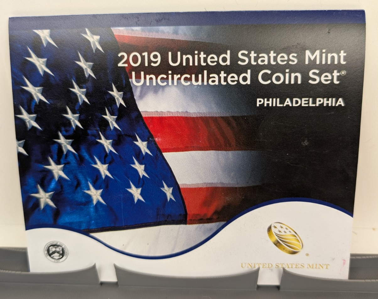 2019 United States Mint Uncirculated Coin Set P & D Philadelphia Denver 2 Folder