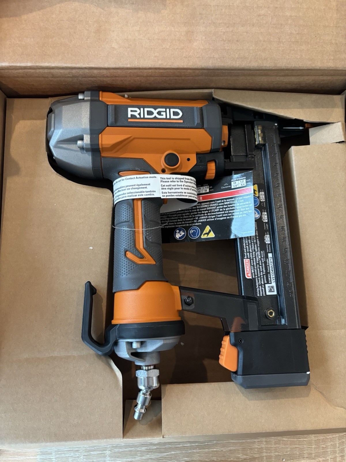 RIDGID 18-Gauge Narrow Crown Stapler Pneumatic Air Tool NEW Open Box