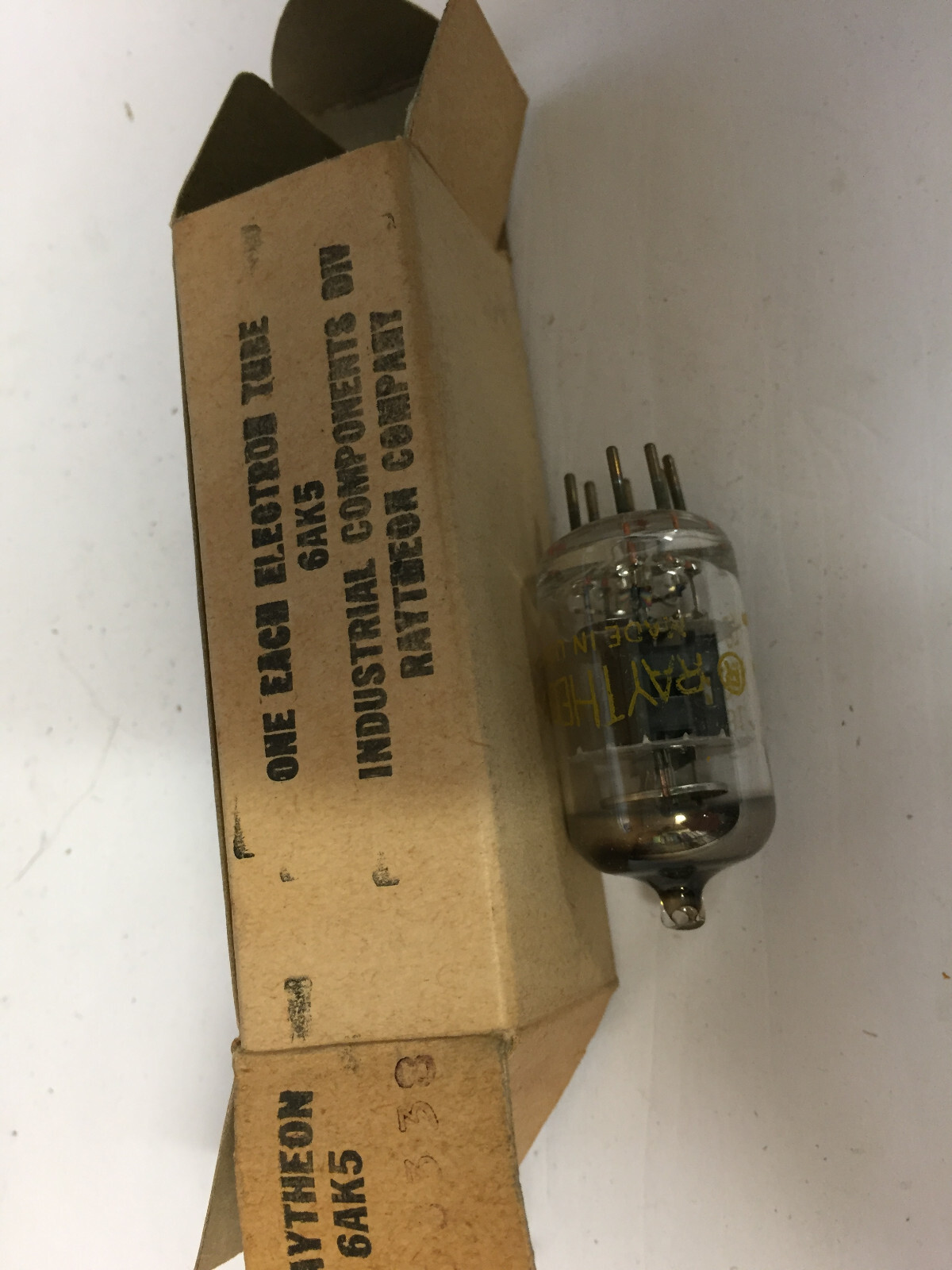 6AK5 RAYTHEON  VINTAGE TUBE NOS