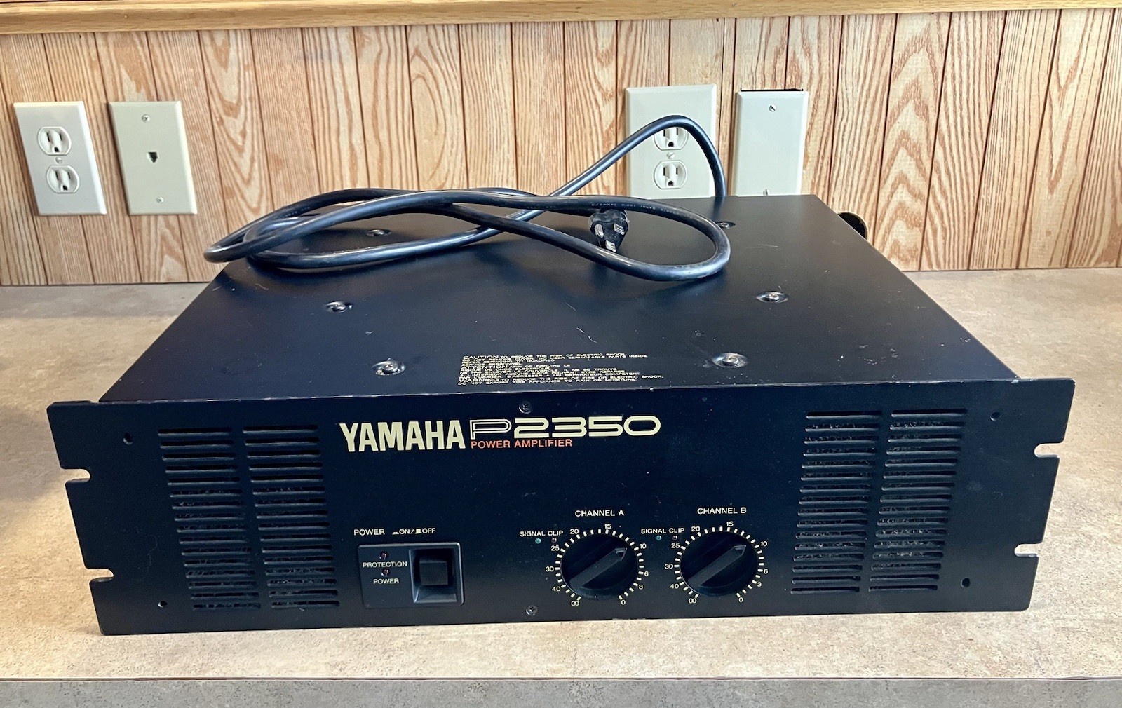 Yamaha P2350 Power Amplifier Tested Working
