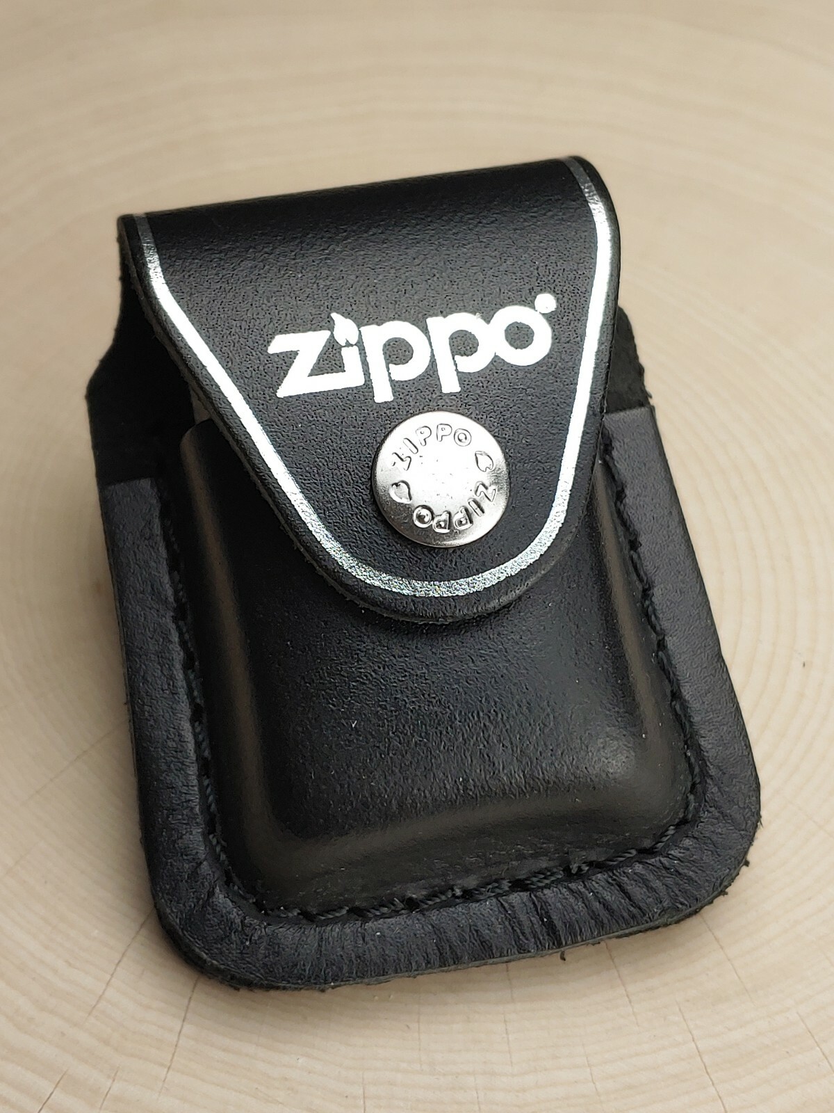 Zippo LPLBK Genuine ZIPPO Branded BLACK Leather Lighter Pouch w/ LOOP w/ Box