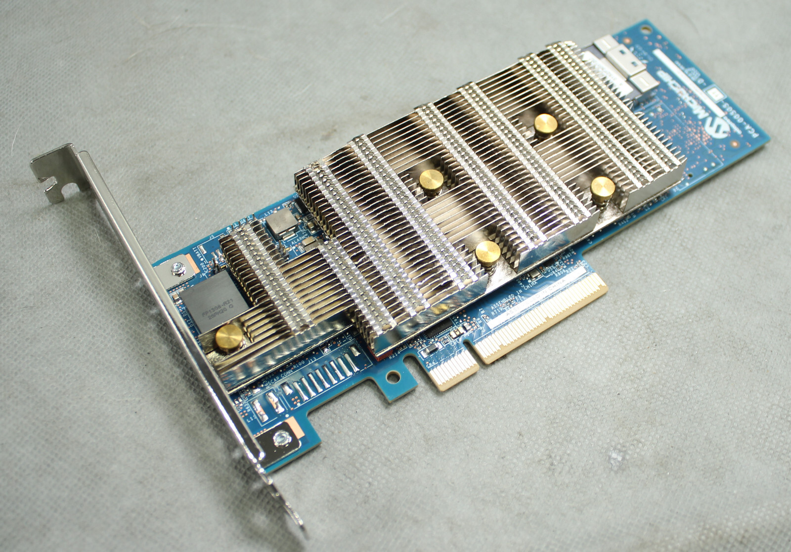 Microchip Adaptec SmartRaid 3204-8i 32048IXS RAID Adapter Adapter Card FOR PARTS