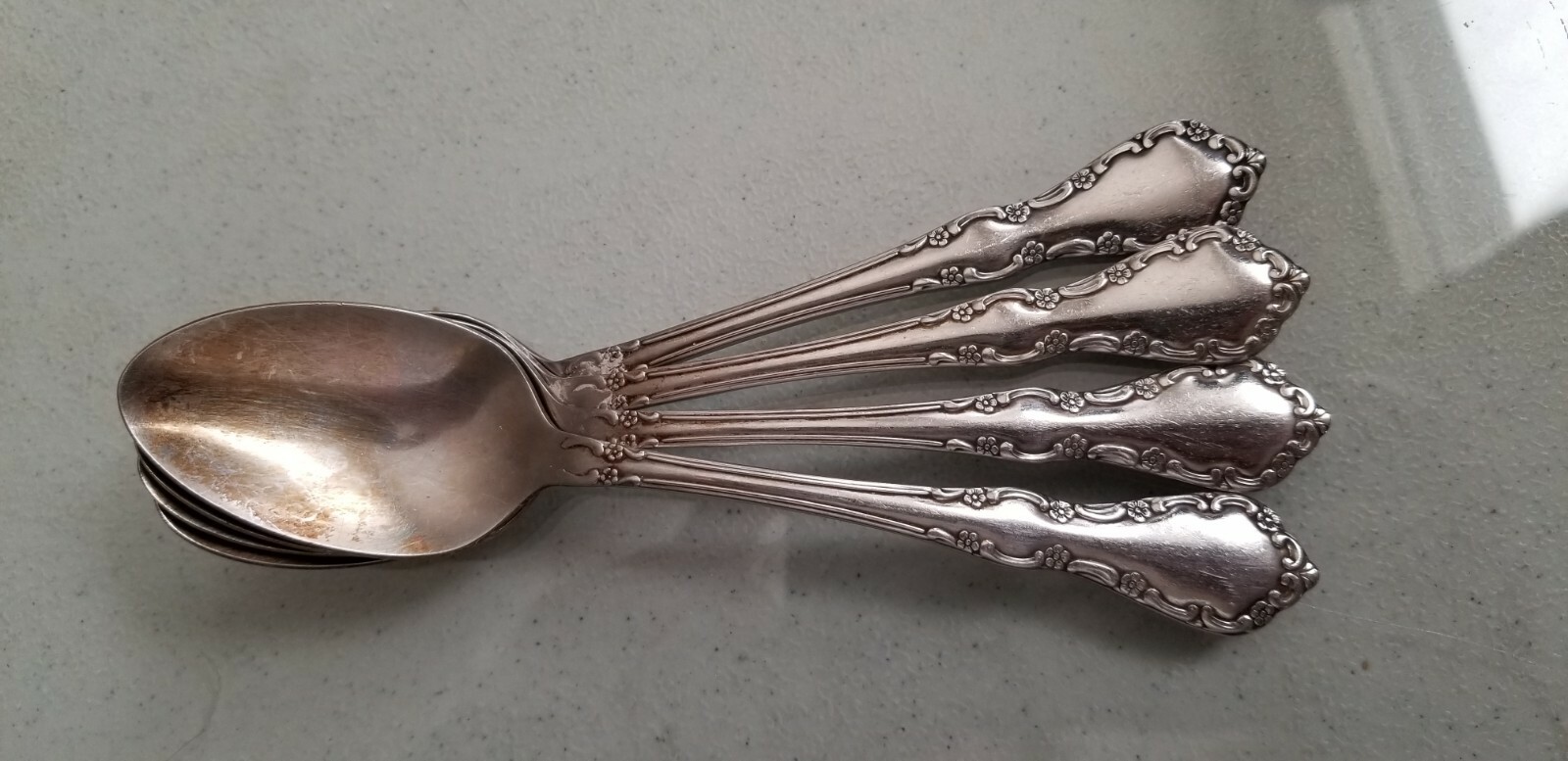 4 ANTIQUE Vintage Collectible SPOONS 6" DISTINCTION DELUXE STAINLESS  - ONEIDA