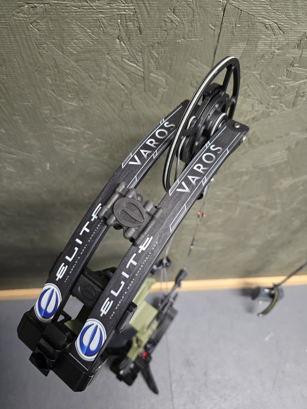 Elite Varos 70lb
