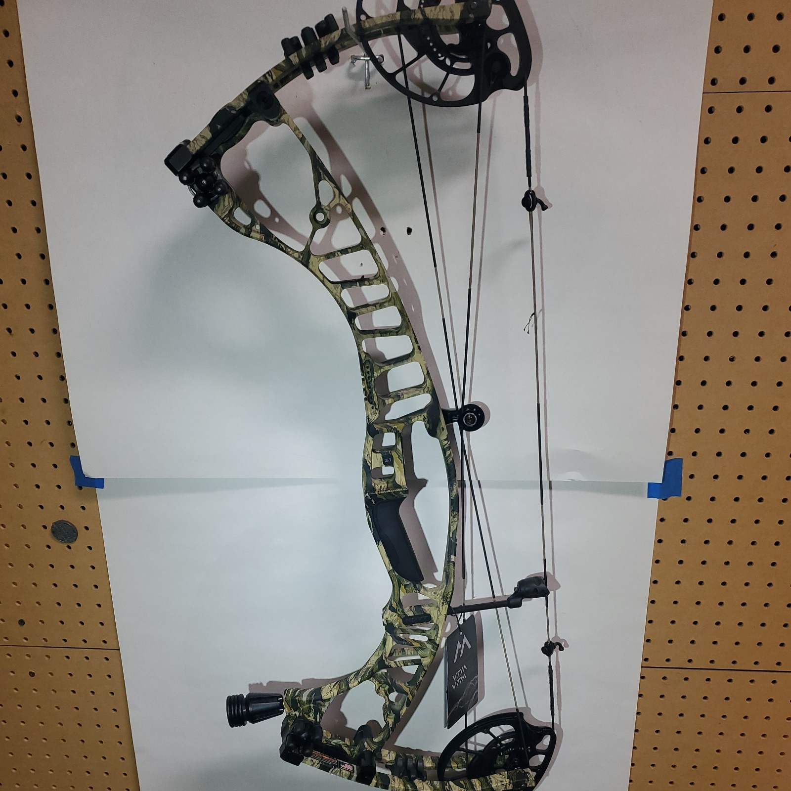 Hoyt VTM 31, RH, #2 Cam, 70#, 25-28" Draw, Raptor