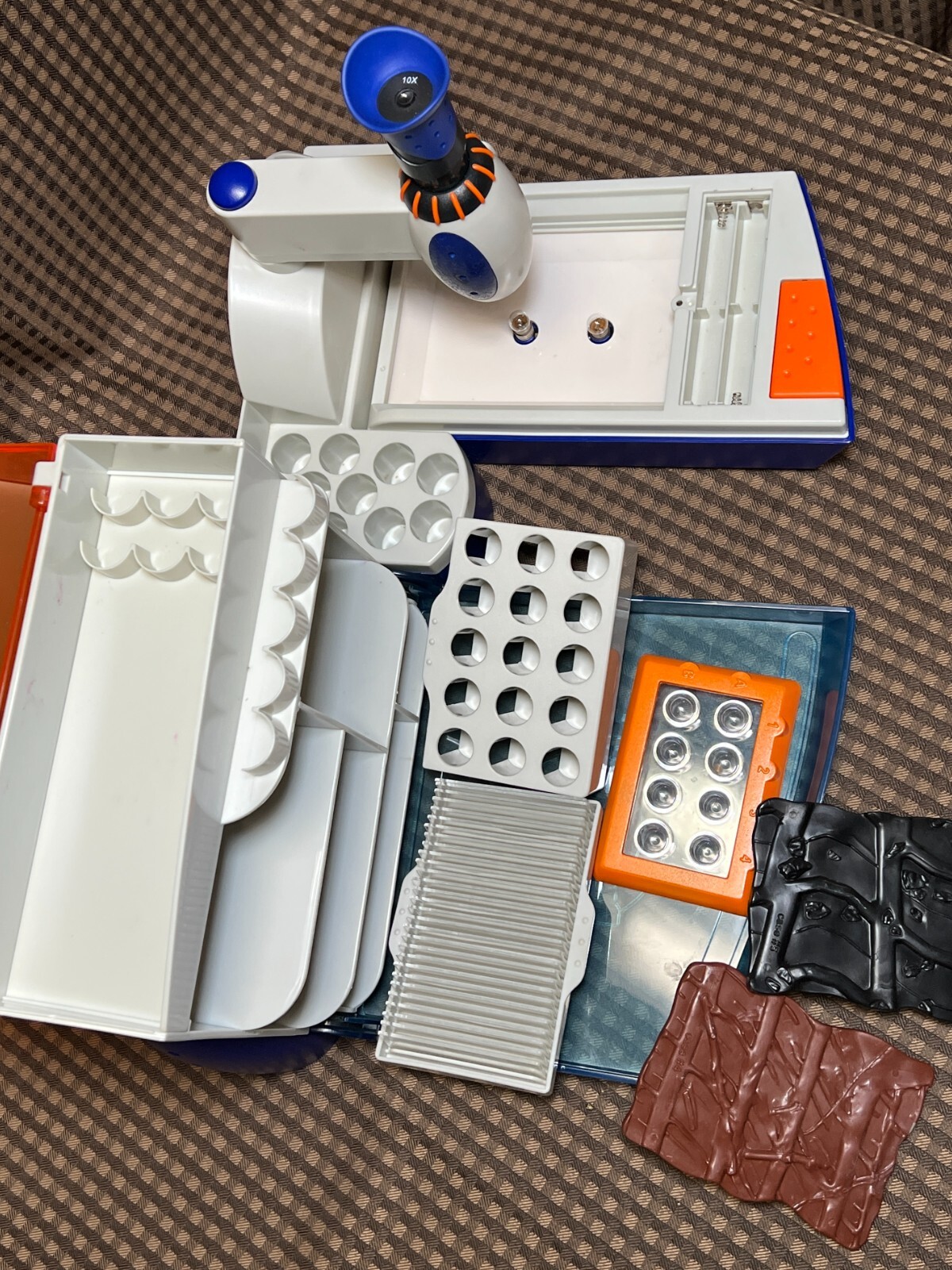 2002 Discovery Kids Ultimate Forensics Science Whodunit? Lab Kit Microscope Set