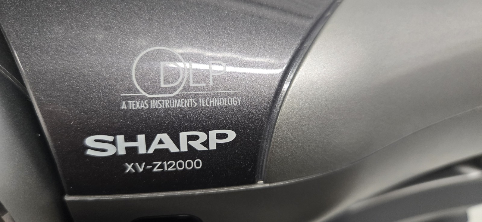 Sharp XV-Z12000 VISION DLP Projector - TESTED - FULLY WORKING - NO REMOTE -