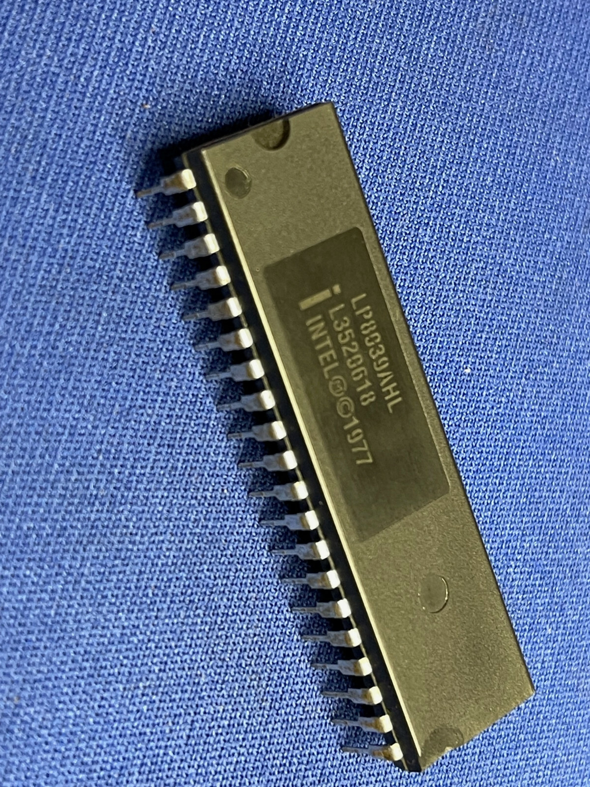 LP8039AHL L3520618 INTEL 8039H CPU VINTAGE 40-Pin DIP Rare COLLECTIBLE QTY-1