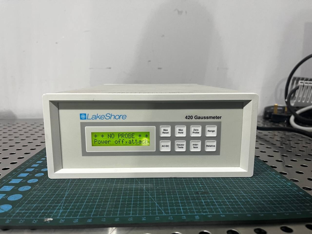 LakeShore 420 Gaussmeter