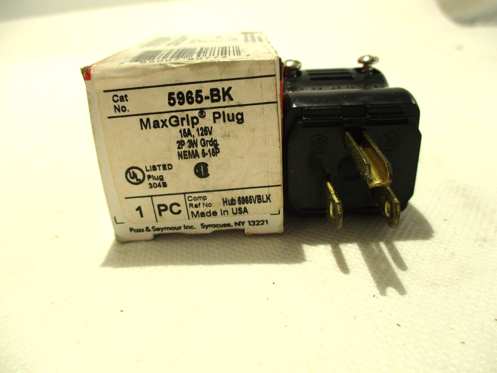 NEW PASS&SEYMOUR LEGRAND 5965-BK MAXGRIP PLUG STRAIGHT BLADE 15A 125V