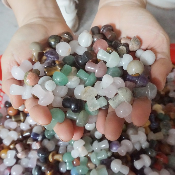 11LB 1000Pcs Tiny Quartz Crystal Jasper Mushroom Diverse Rocks Tumbles Healing
