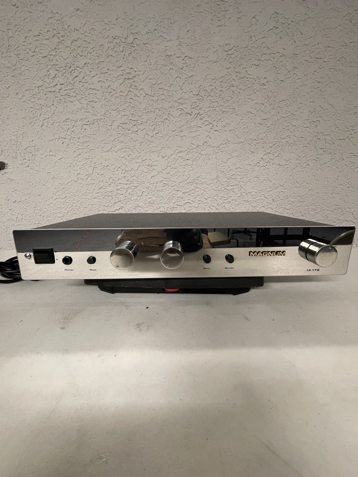 Magnum la.170 British audiophile Integrated Power Amplifier.