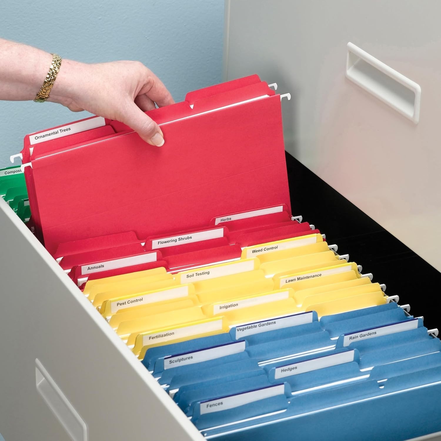 Elevate Organization: Blue 100 Pack 1/3-Cut Tab File Folders, Letter Size