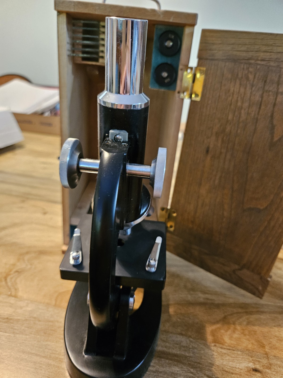 VINTAGE PERFECT MICROSCOPE MODEL 805 WITH ACCESSORIES
