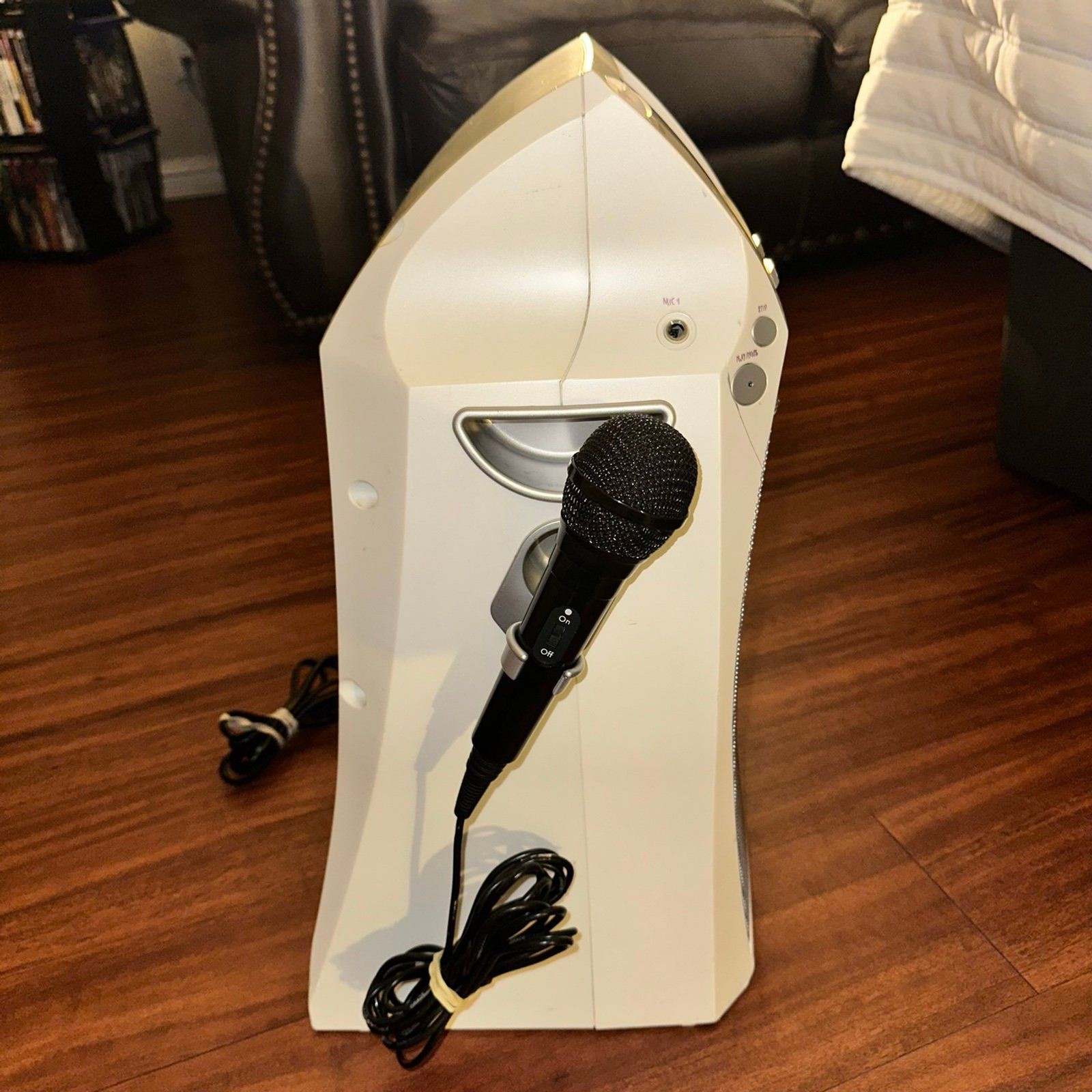 Y2K 2003 Bratz 261322 CD+ GRAPHICS KARAOKE Machine SYSTEM