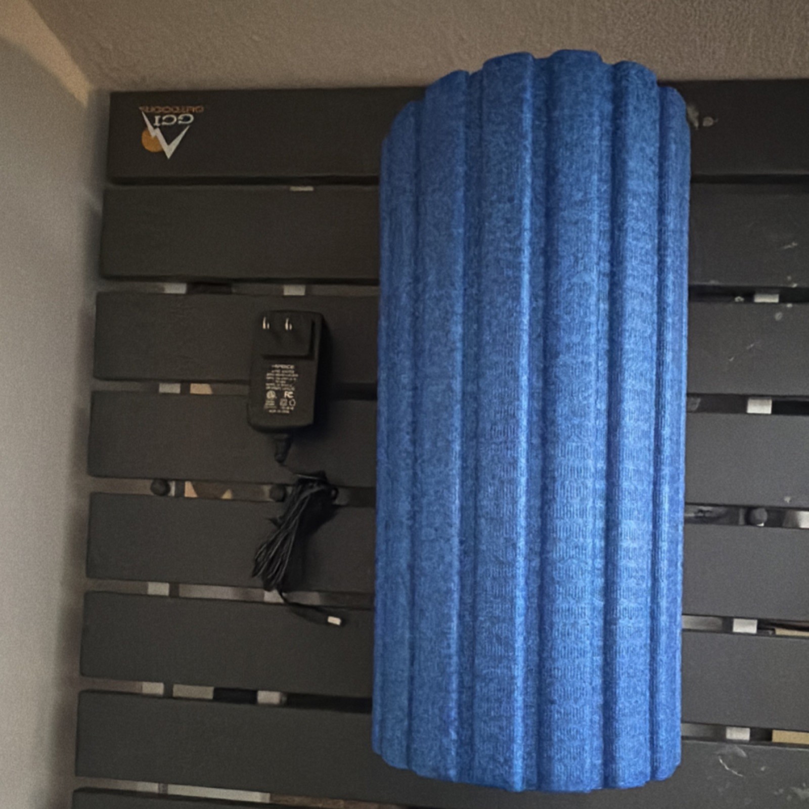 Hyperice Vyper Vibrating Foam Roller Blue with Charger