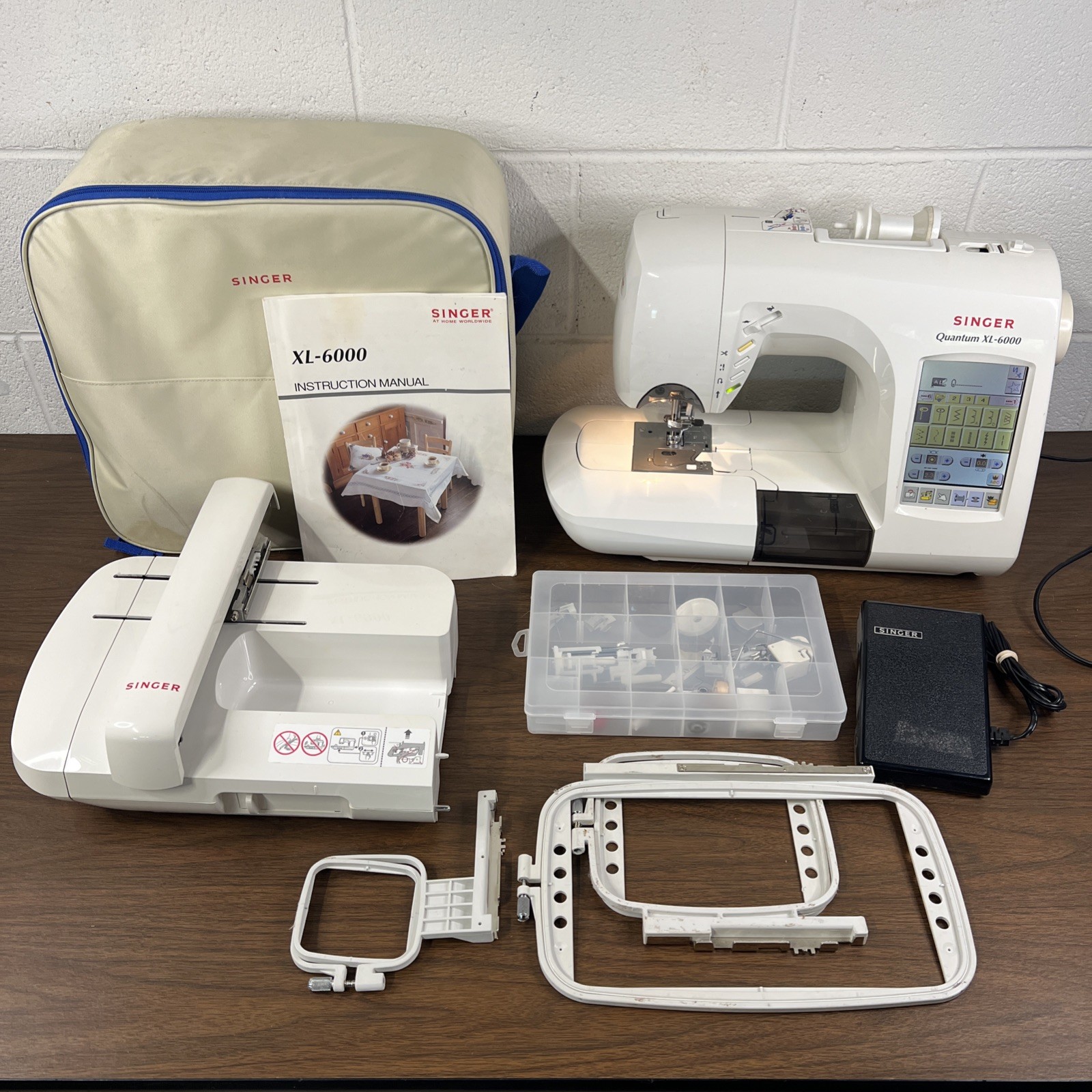 SINGER Quantum XL-6000 Computerized Sewing & Embroidery Machine w/ Hoops, Manual