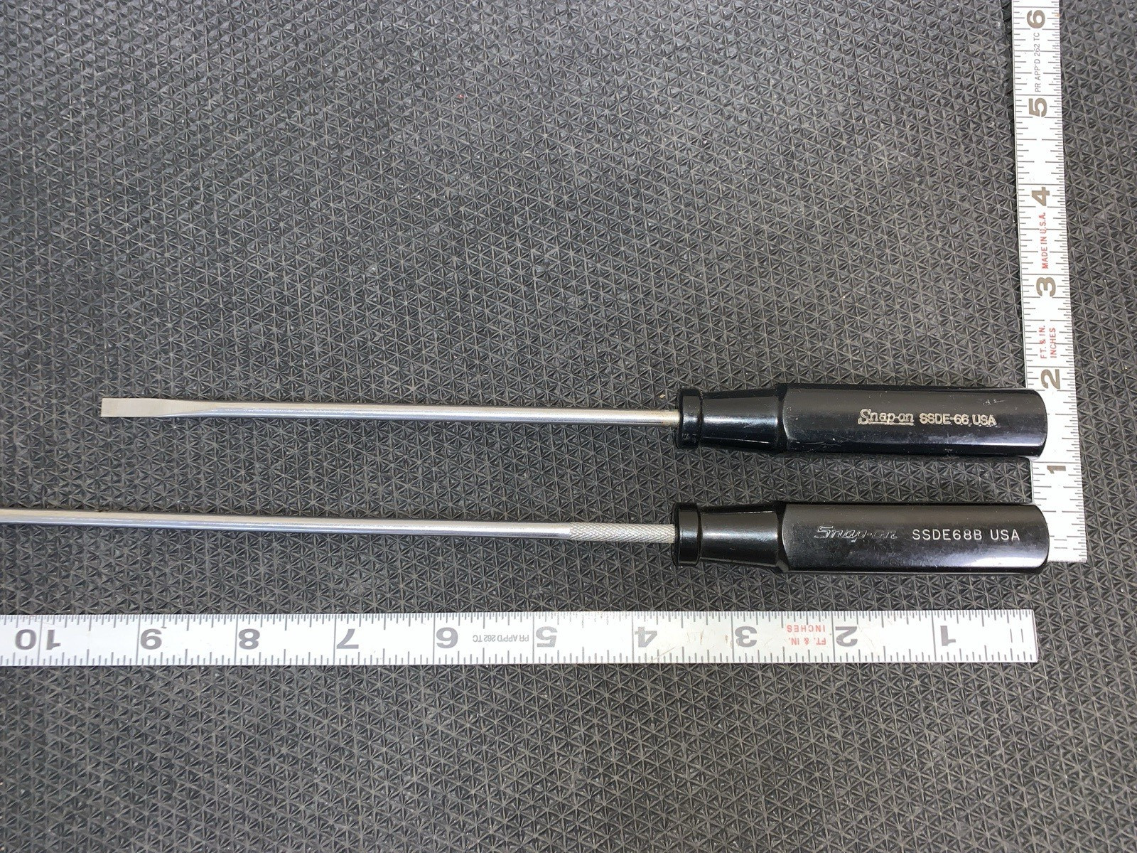 2 sizes vintage Snap On electronics screwdrivers SSDE68B (11") and SSDE66 (9")