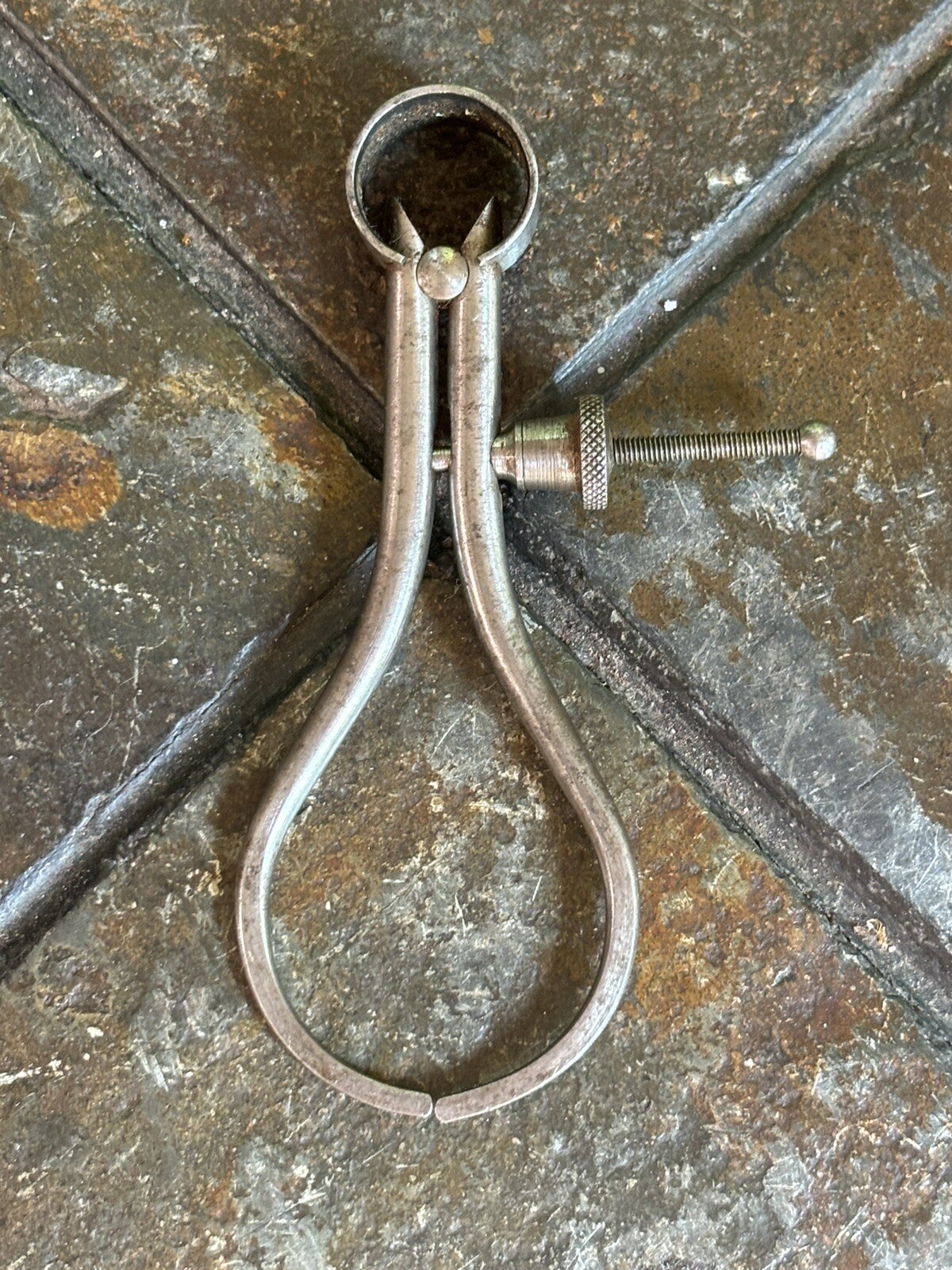 L.S. Starrett 275A 3” Spring-Type Outside Calipers Round Legs - Solid Nut