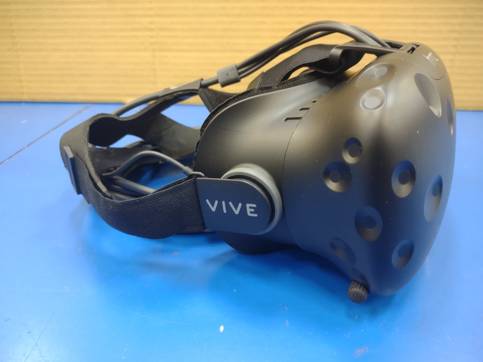 HTC VIVE VR Headset - Black (99HALN062-00)