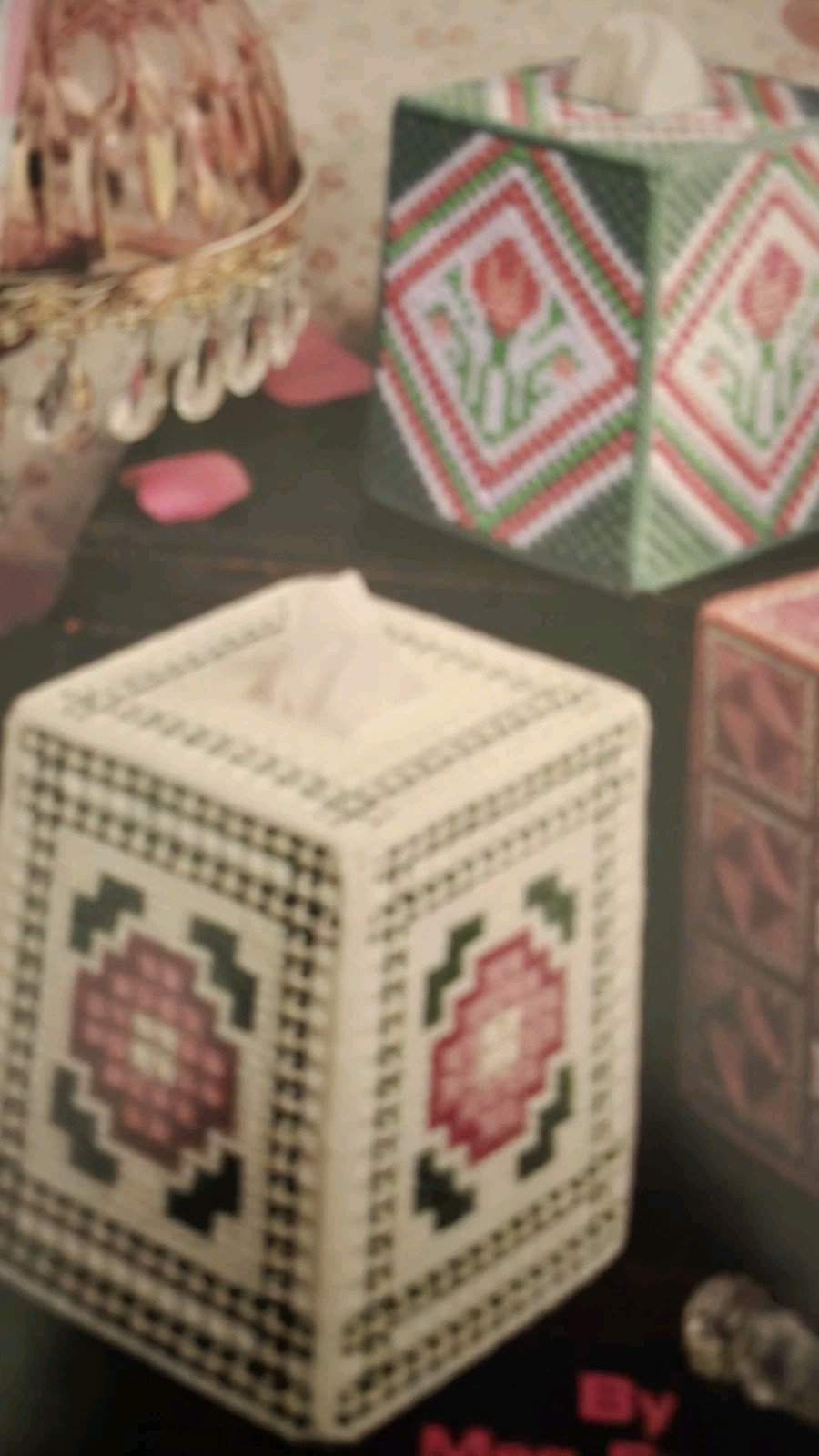 LEISURE ARTS LOVELY PATTERNS PLASTIC CANVAS
