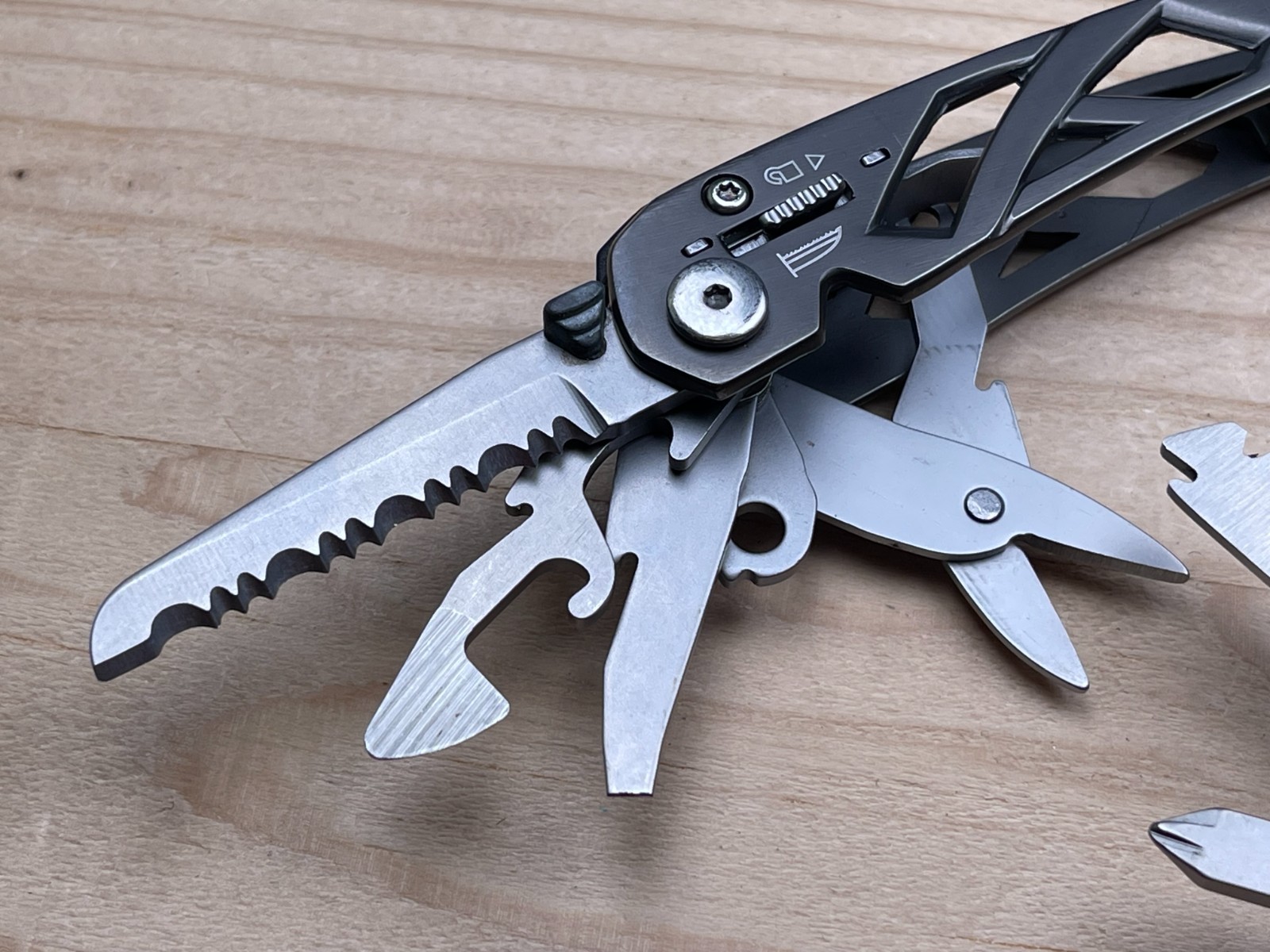 Gerber Suspension Gray Multi-Tool Plier Knife Scissors with Nylon Sheath