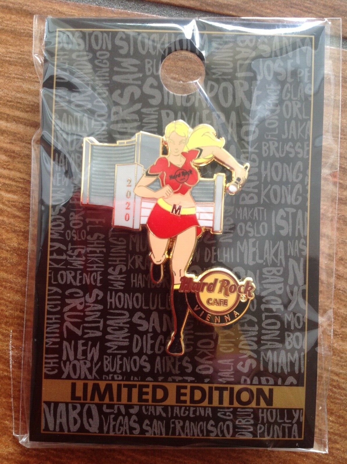 HRC Hard Rock Cafe Vienna Marathon Girl Pin 2020, LE 300